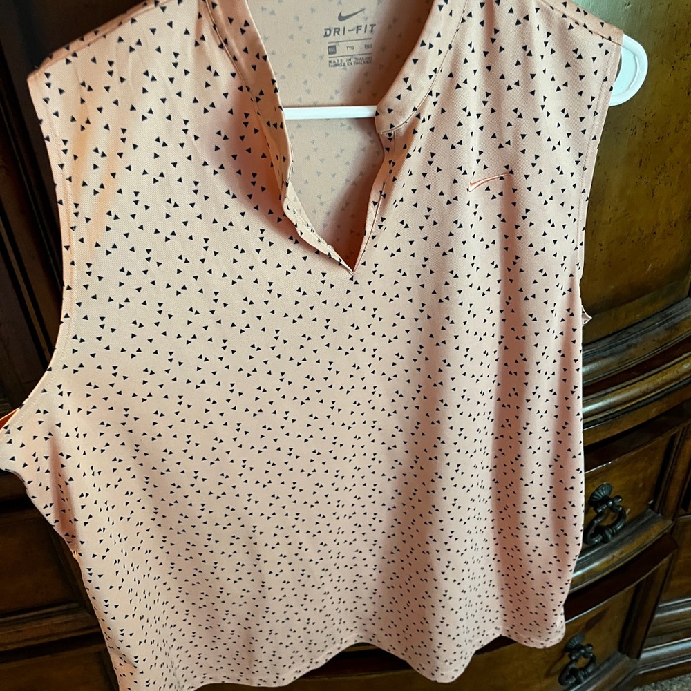 Women's Sleeveless Nike Golf Top